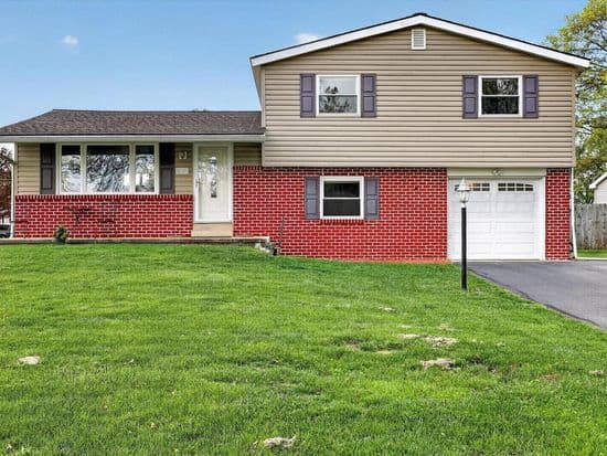 15 Buckthorn Dr, Carlisle, PA